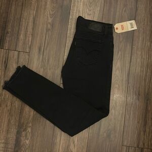 Levi’s | 28 | 710 Super Skinny